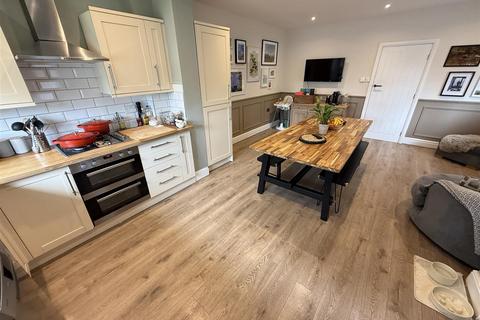 11 Heather Road, Heswall, Wirral, CH60 5SY