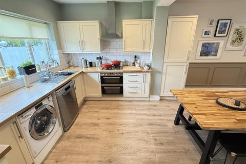 11 Heather Road, Heswall, Wirral, CH60 5SY