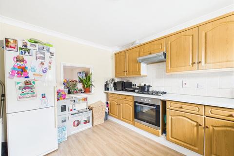 3 bedroom terraced house for sale, B Como Street, Romford RM7
