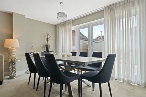 4 bedroom detached house for sale, Priors Gardens, Reading RG7