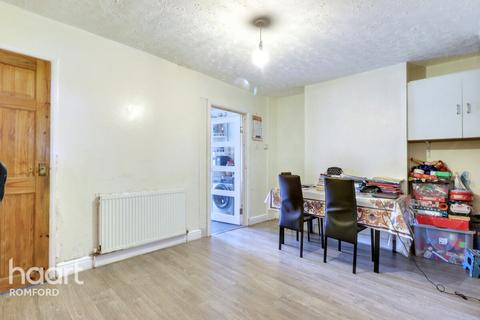 2 bedroom end of terrace house for sale, Marks Road, Romford, RM7 7AL