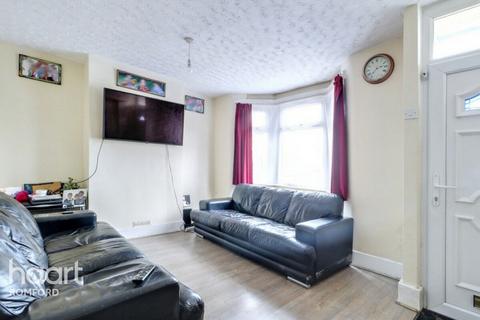 2 bedroom end of terrace house for sale, Marks Road, Romford, RM7 7AL