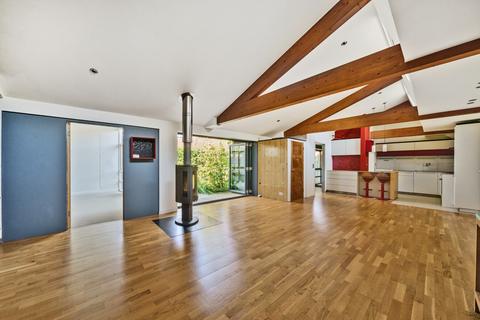2 bedroom bungalow for sale, North Drive, Littleton, Winchester, Hampshire, SO22