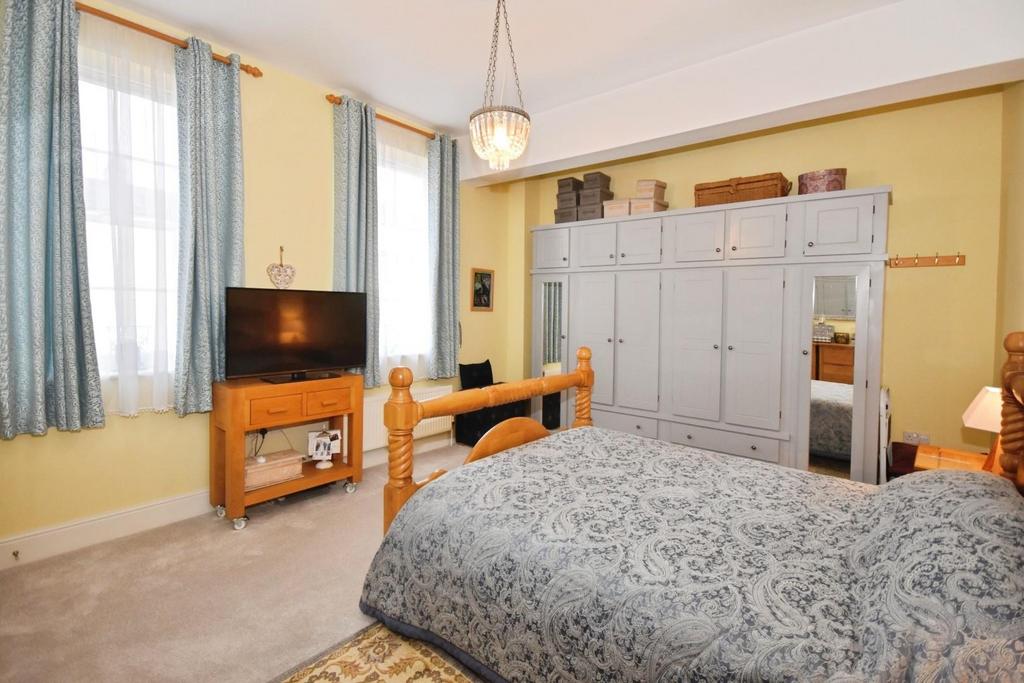 40827387 bed 201 2003.jpg