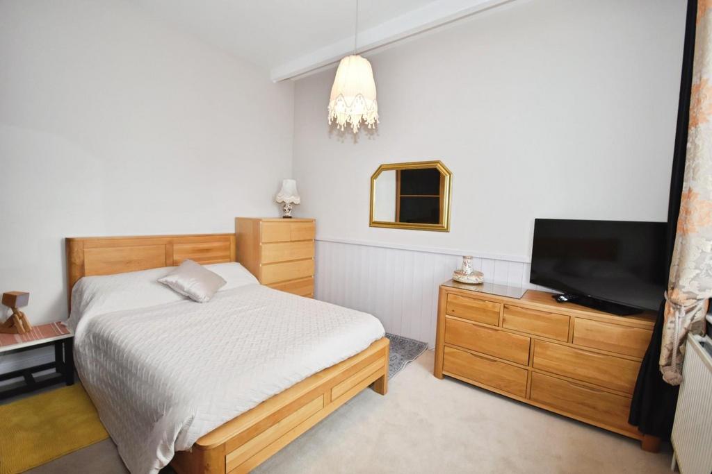 41246173 bed 204 2001.jpg
