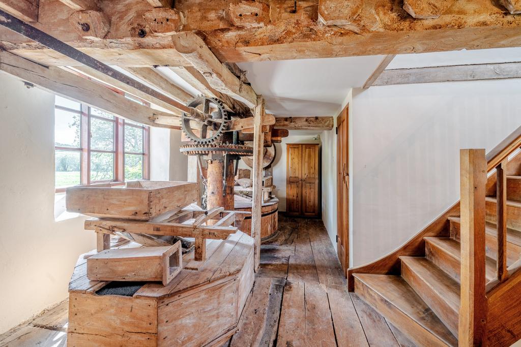 Milling Room