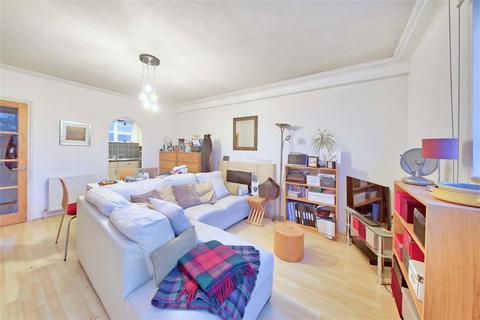 Studio to rent, Sheen Road, Richmond TW9