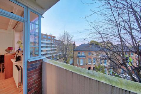 Studio to rent, Sheen Road, Richmond TW9