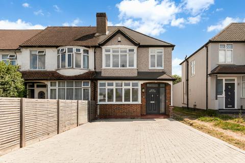 127 Ardrossan Gardens, Worcester Park, KT4 7AY