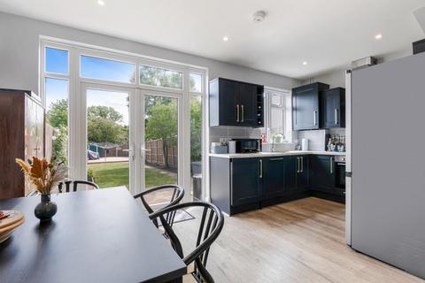 127 Ardrossan Gardens, Worcester Park, KT4 7AY