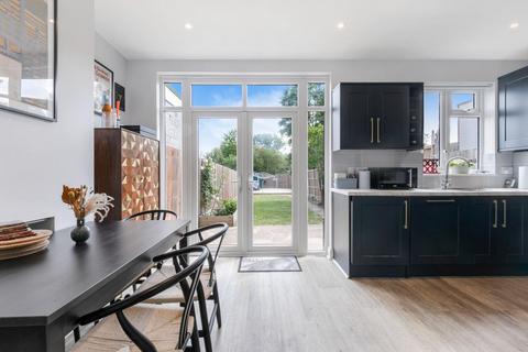 127 Ardrossan Gardens, Worcester Park, KT4 7AY