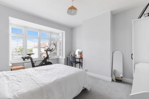 127 Ardrossan Gardens, Worcester Park, KT4 7AY
