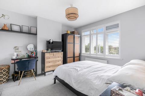 127 Ardrossan Gardens, Worcester Park, KT4 7AY