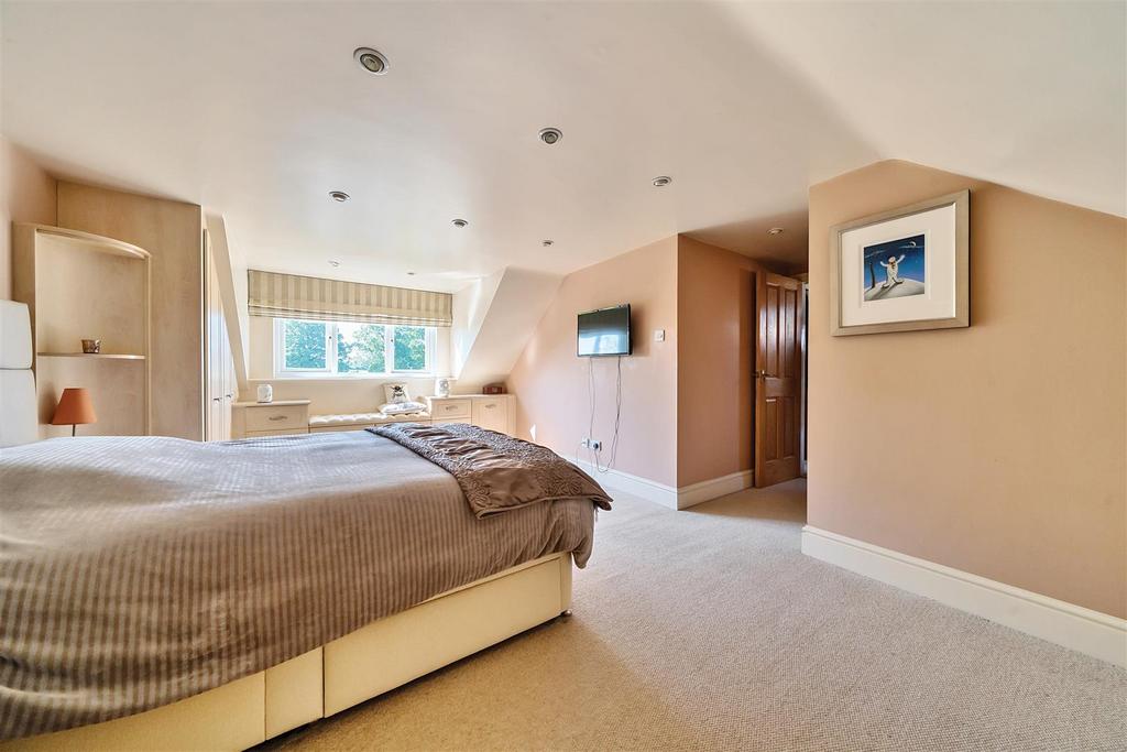 Bedroom 1.jpg