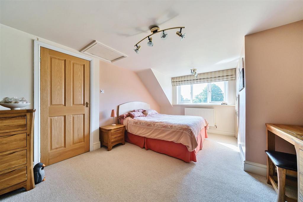 Bedroom (3).jpg