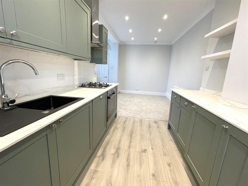 Kitchen 2.jpg