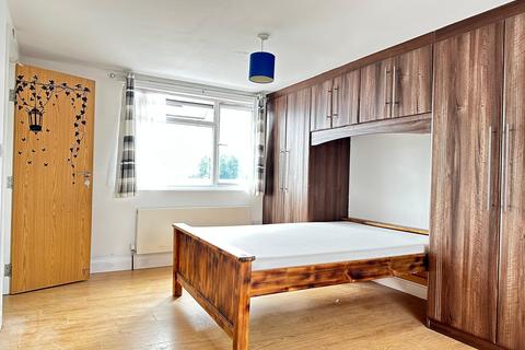 undefined, Chaucer Avenue, Hounslow TW4