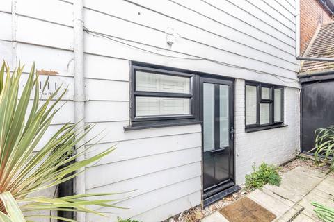 3 bedroom flat to rent, Stanmore Hill, Stanmore, HA7