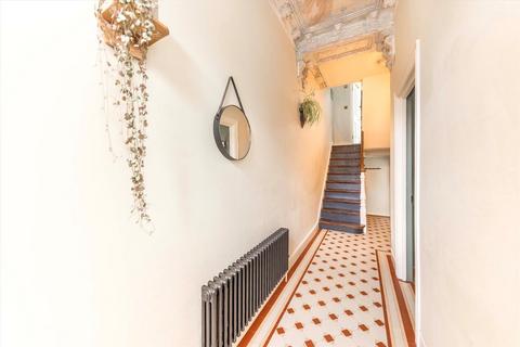 23b Montague Road, London, E8 2HN
