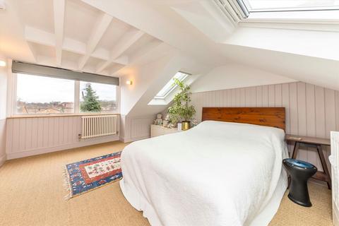 23b Montague Road, London, E8 2HN