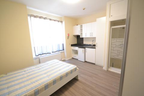Studio to rent, Leamore Street, London W6