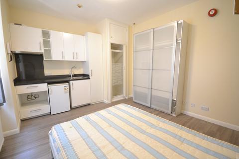 Studio to rent, Leamore Street, London W6