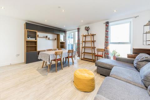 2 bedroom flat for sale, Trinity Way, London W3