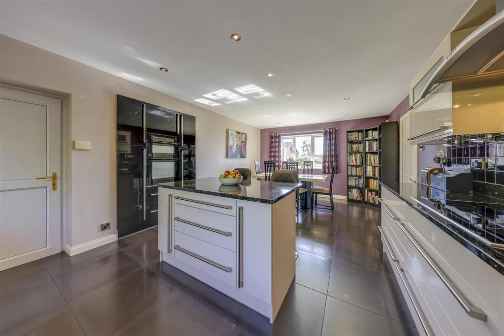 Kitchen Alt