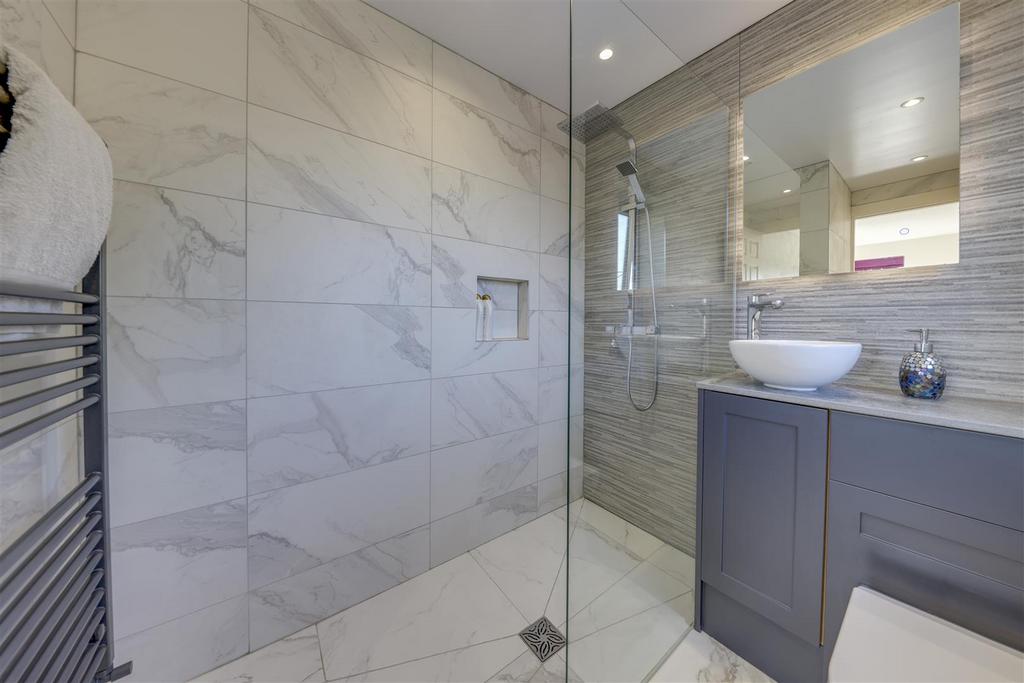 En Suite Shower Alt