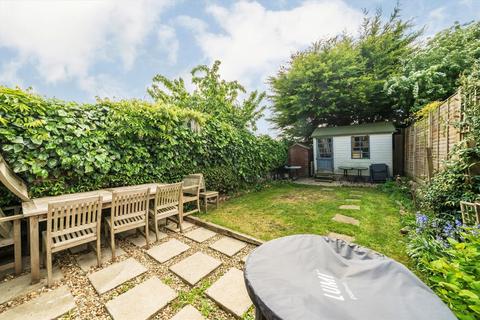 2 bedroom flat for sale, Squires Lane, London N3