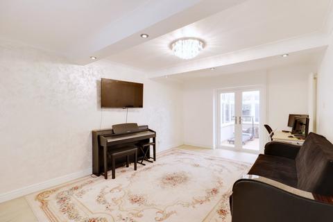1 Crescent Road, Aveley, South Ockendon, RM15 4JL