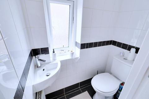 1 Crescent Road, Aveley, South Ockendon, RM15 4JL