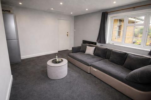 1 bedroom flat for sale, Hithermoor Road, Staines-Upon-Thames, TW19