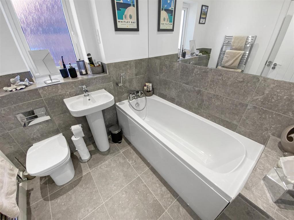 Family Bathroom/WC
