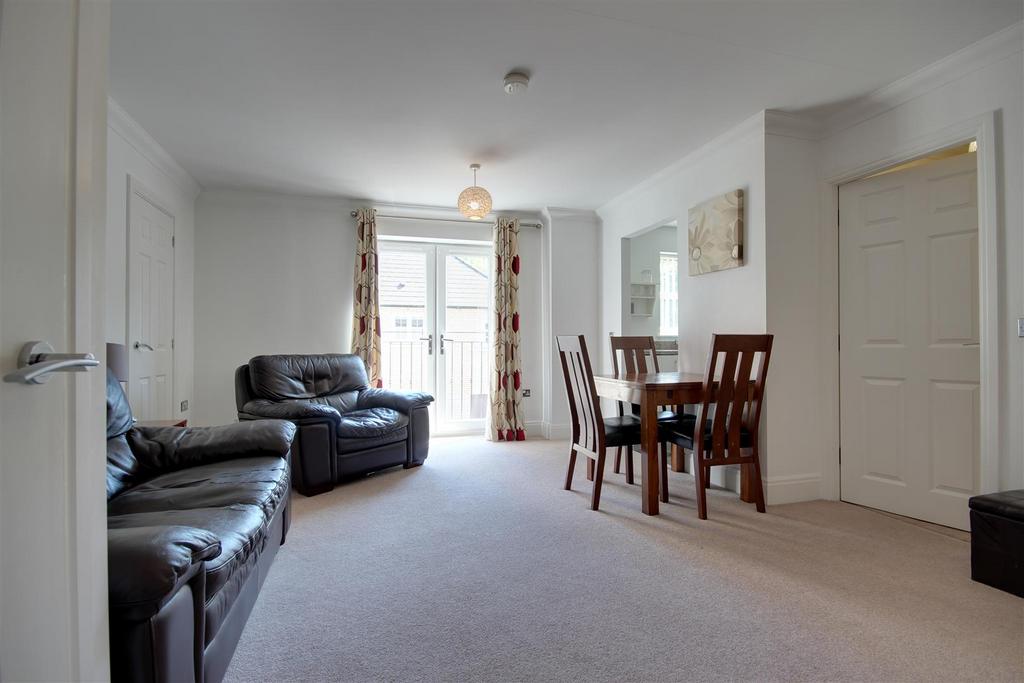 Lounge/Dining Room