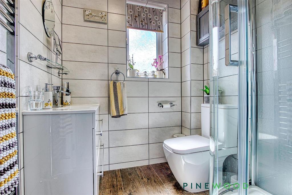 Ensuite shower room