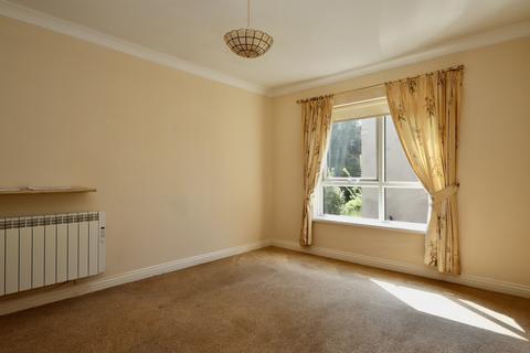 2 bedroom triplex for sale, Heritage Court, Glastonbury