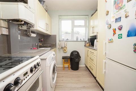 17 Douce Grove, St Leonards-on-sea, TN38 0YH