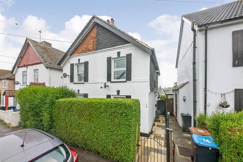 12 Oak Road, Caterham, CR3 5TS