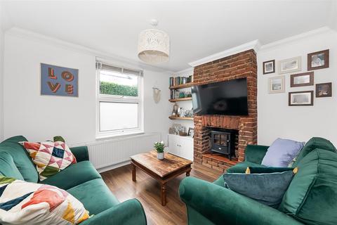 12 Oak Road, Caterham, CR3 5TS