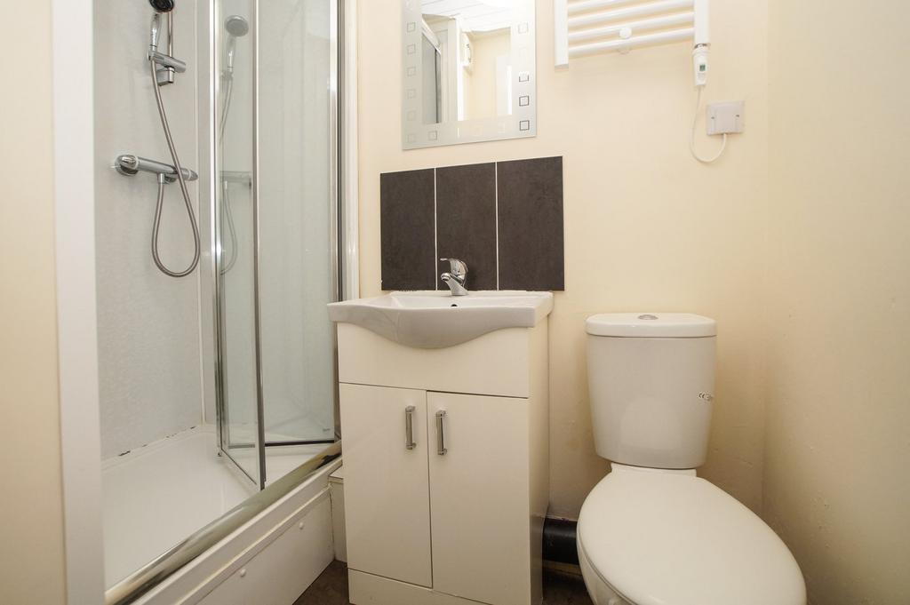 En-suite to Bedroom 2