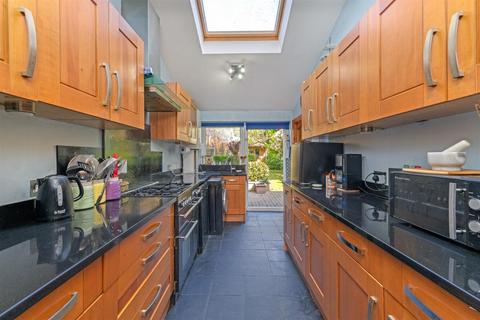 4 bedroom house for sale, Herongate Road, Aldersbrook