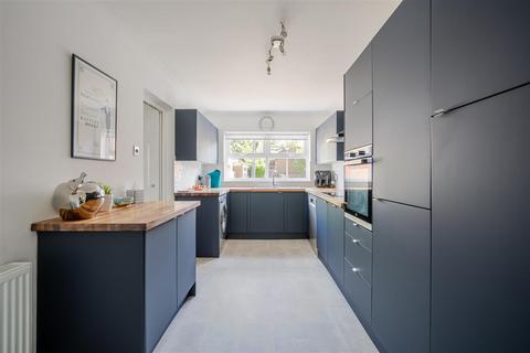 undefined, King Edwards Rise, Ascot