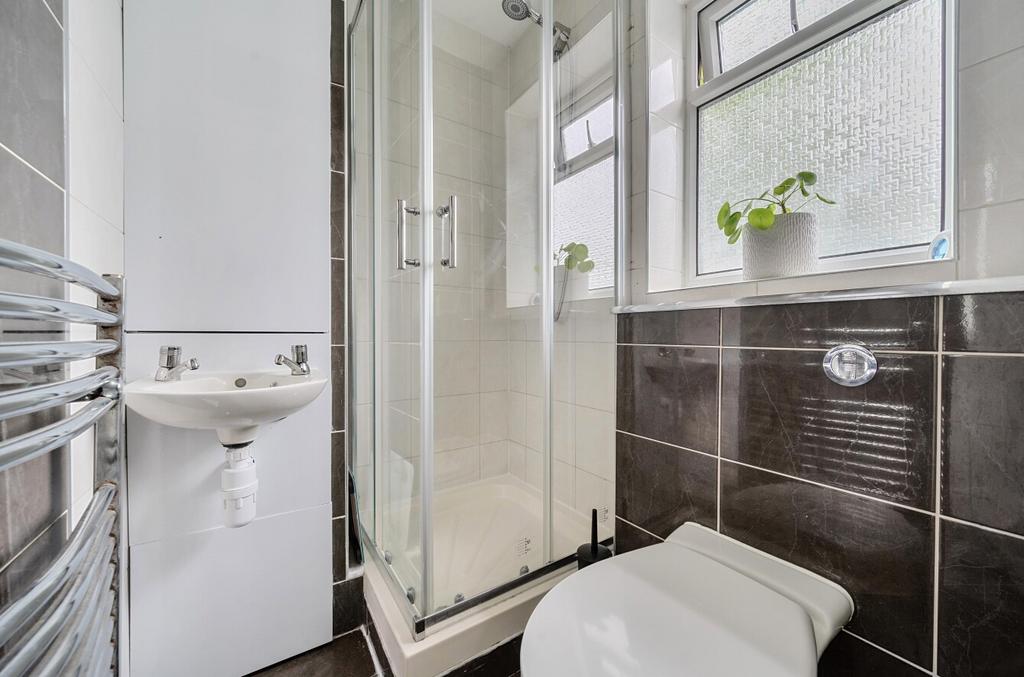 Gf Shower Room