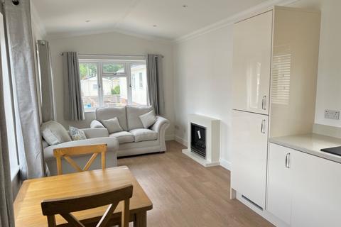 2 bedroom park home for sale, Bedford, Bedfordshire, MK45