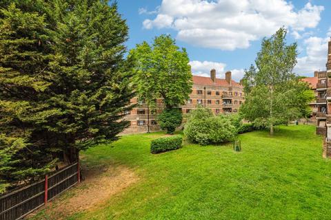 4 bedroom flat to rent, Poynders Gardens, London SW4