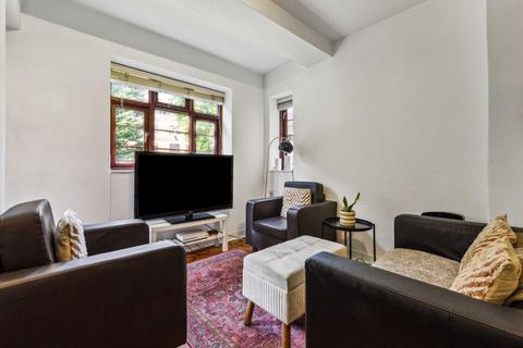 4 bedroom flat to rent, Poynders Gardens, London SW4