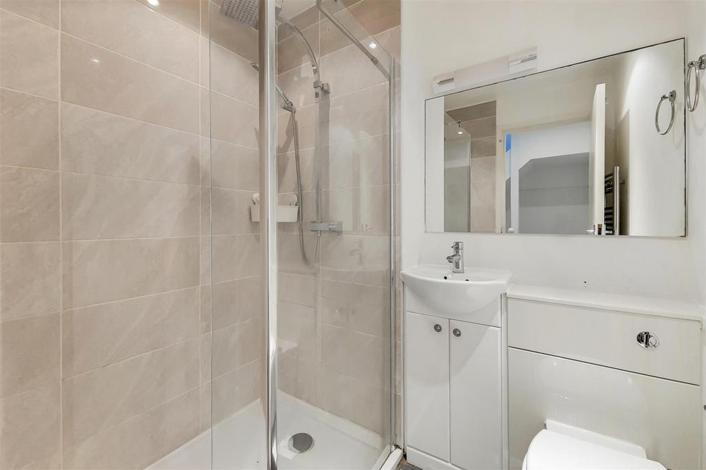 12 Shower Room 1-0.jpg