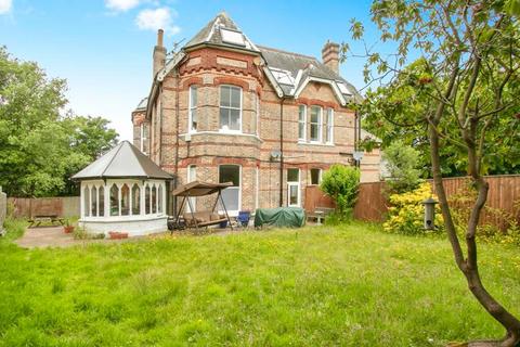 Wimborne Road, Bournemouth BH2