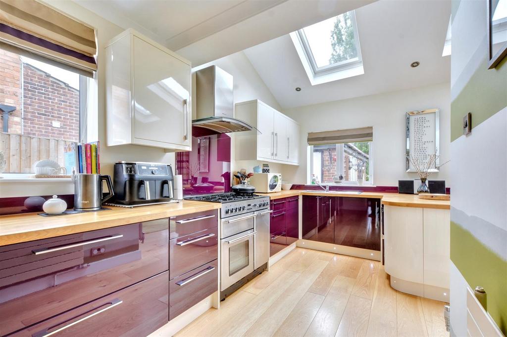 Kitchen 1.jpeg